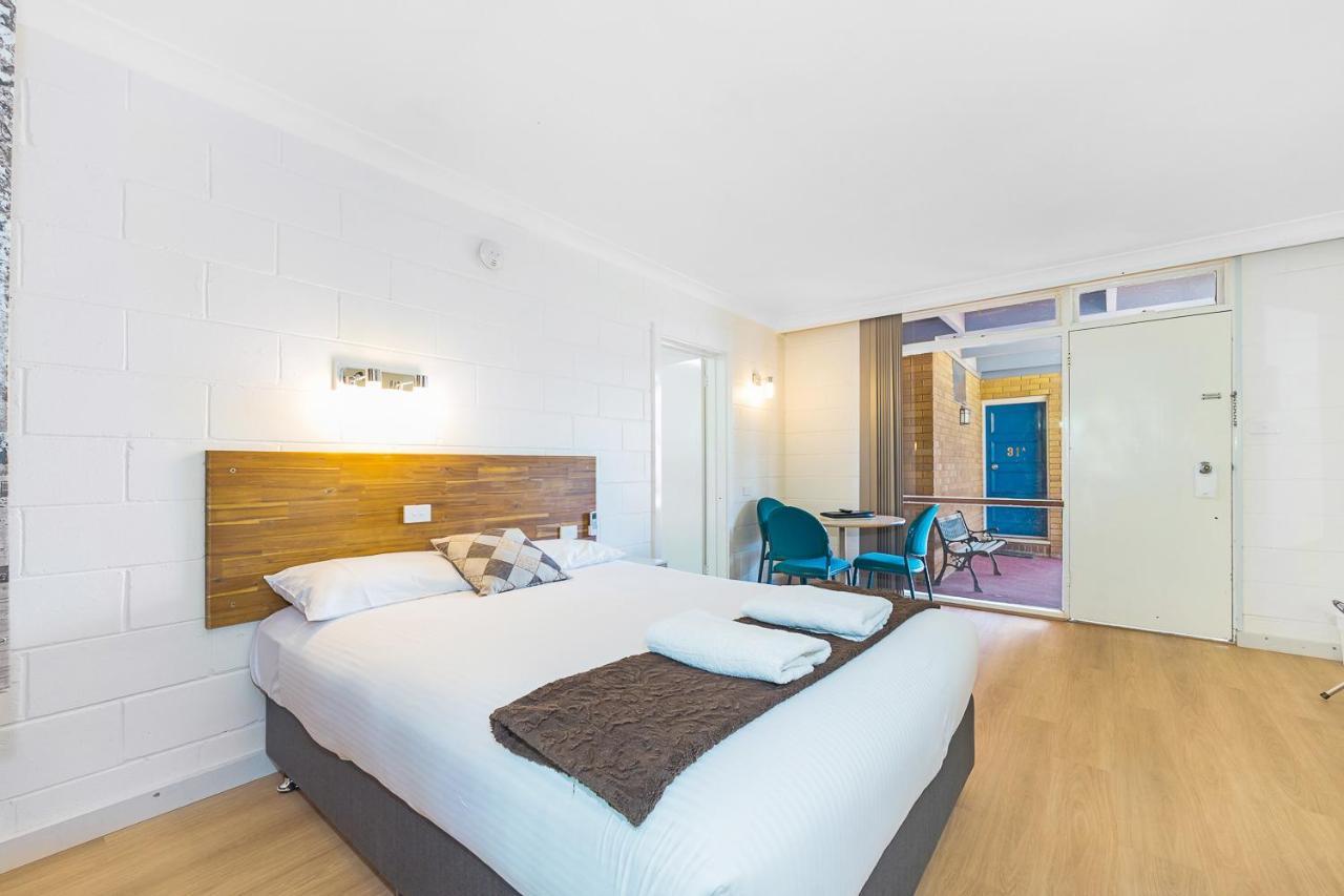 Plainsman Motel 3*