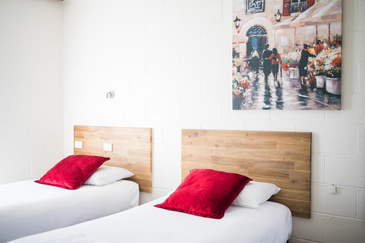 Plainsman Motel 3*